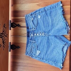 NWOT Lucky Brand denim Boyfriend Short size 29 8 Light Wash Distressed Raw Edge